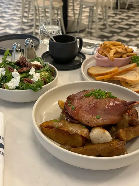 🇨🇦 Ottawa French Bistro: Cocotte Bistro | Walkable from DT 🥐