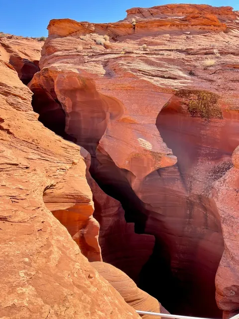 🌴 Antelope Canyon: Arizona’s Light & Stone Symphony 💧