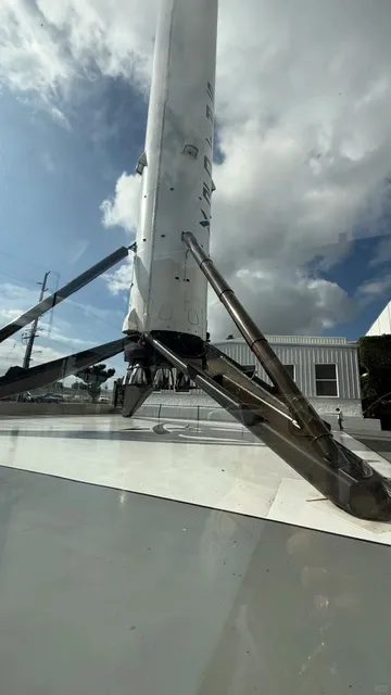 LA's "Local Specialty"｜SpaceX HQ & Falcon 9 Booster 🚀
