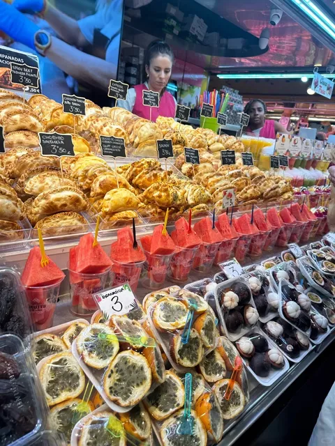 🇪🇸 Barcelona's Best Foodie Heaven: Mercat de la Boqueria! 🍤✨