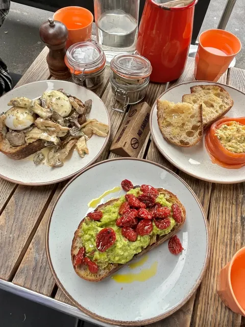 York Brunch Spot | Packed with Brits