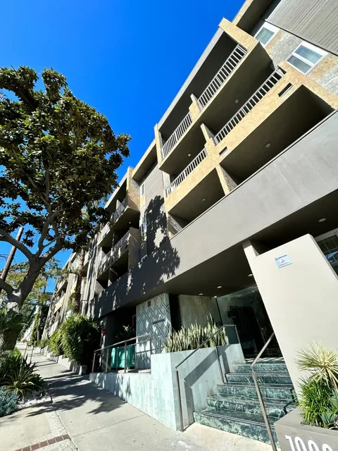 Los Angeles Hotel Review: Chamberlain West Hollywood 🏨✨