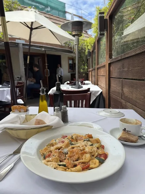 Stumbled upon an amazing Italian restaurant🌅✨