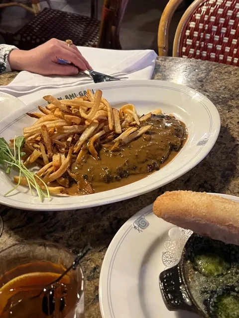 🐌 Las Vegas’ Go-To Spot for Three Satisfying Meals: Mon Ami Gabi 🥖✨