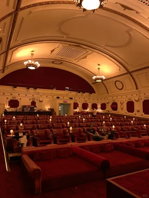 🇬🇧 Notting Hill | London's Most Charming Vintage Cinema 🍷🛋️