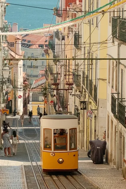 🇵🇹 Lisbon | When the World is Painted in Gold and Blush