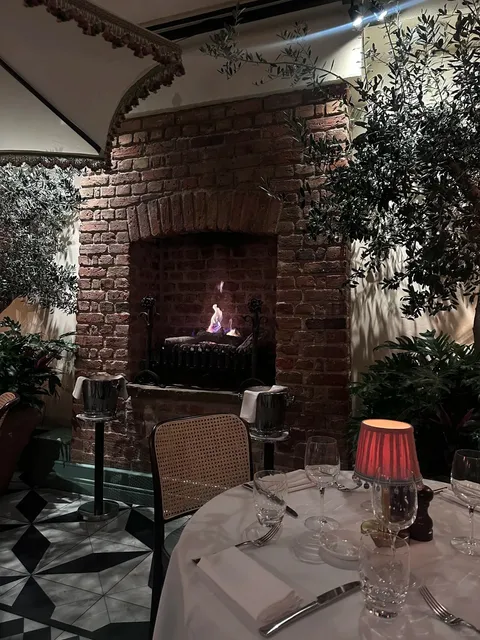 London Daphne’s | Beautiful Food That Lifts the Spirits 🪶