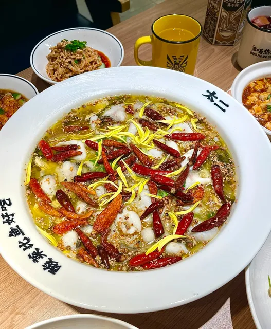 Vancouver’s Must-Try Budget Meal: Tai Er’s Legendary Pickled Fish Set!