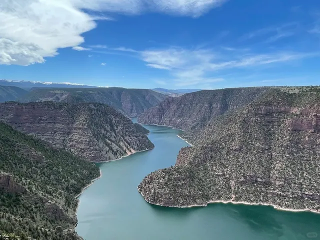 🇺🇸 Accidentally Discovered the Hidden and Stunning Flaming Gorge 🏞️