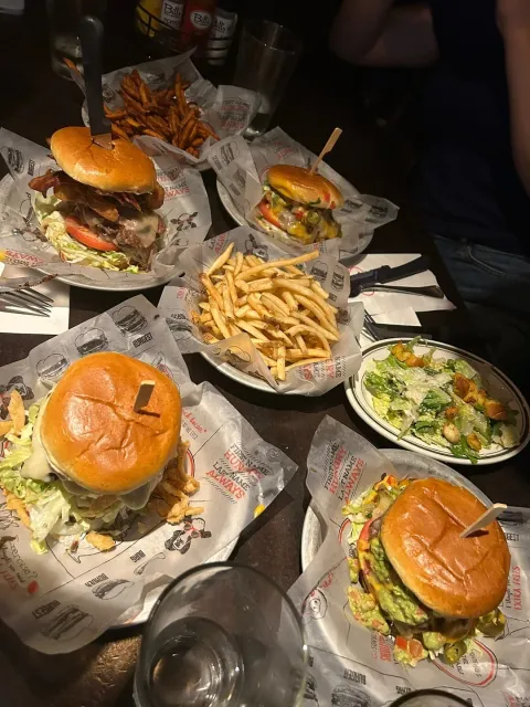 Delicious Burgers in Downtown NYC! 🍔🏙️