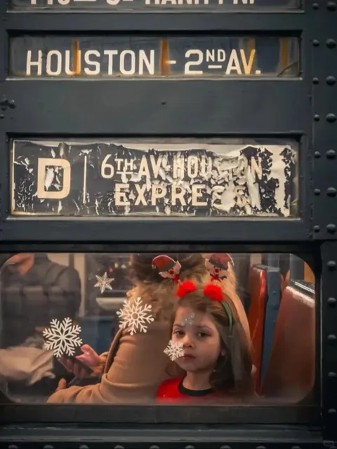 🎄 NYC’s 1930s Vintage Holiday Train — Don’t Miss It!