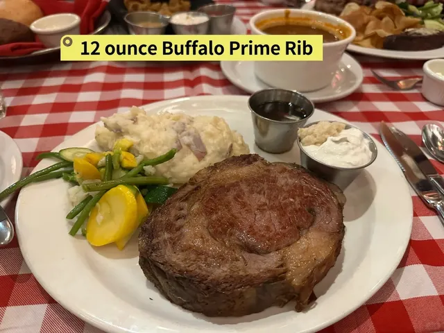 Dining Under a Leopard’s Gaze in Denver！！ 😳🍽️