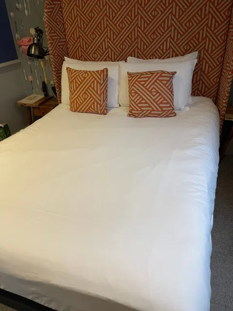 “The Bed Was Incredibly Comfortable & The Room Was Spotless!” 🛌