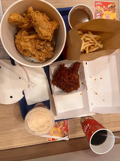 Why Is Jollibee Called North America’s No.1 Fried Chicken? 🍗