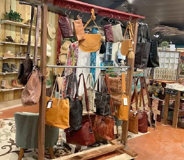🌟 Discover Woodstock, GA: A Hidden Gem for Small Businesses! 🛍️🌳