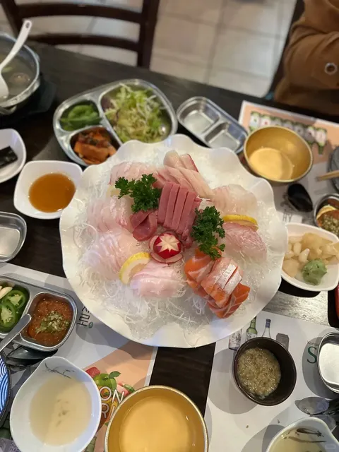 All-You-Can-Eat Korean Sashimi in Ktown 🐟