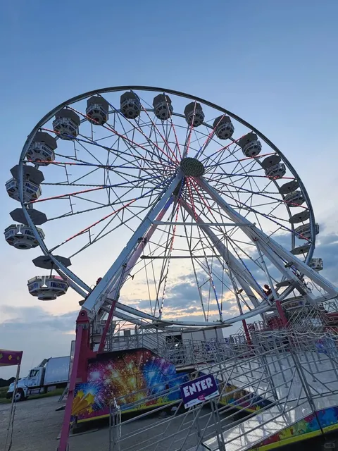 🎡✨ Winnipeg Carnival Extravaganza: A First-Day Adventure! 