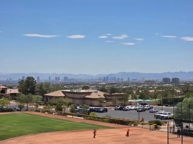 An Ultra-Cool Las Vegas Tour with René! 🚗✨
