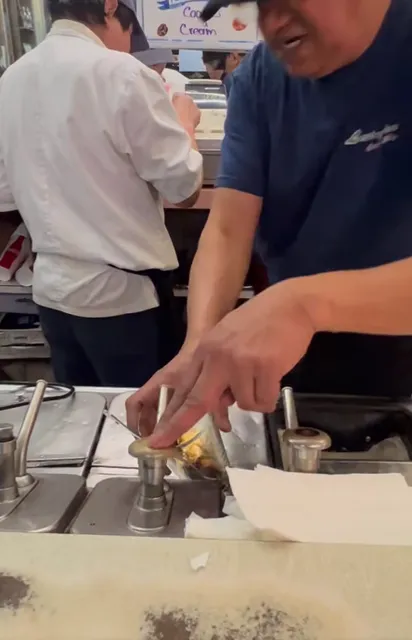 New York Exploration: Lexington Candy Shop's Handcrafted Cola 🍔