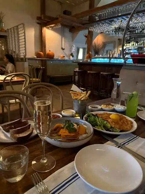 New York City Restaurants Perfect for Catching Up with Friends 🍴