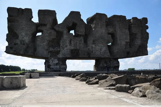 Majdanek Struggle and Martyrdom Monument 🕯️⚡