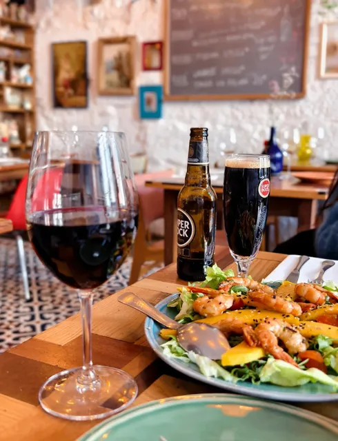 This Porto Restaurant is So Perfect, I Could Eat Here Forever!