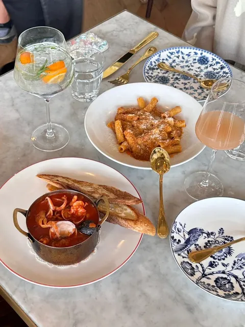 LA Exploration｜Friday Brunch Calls for a Little Drink 🥂✨