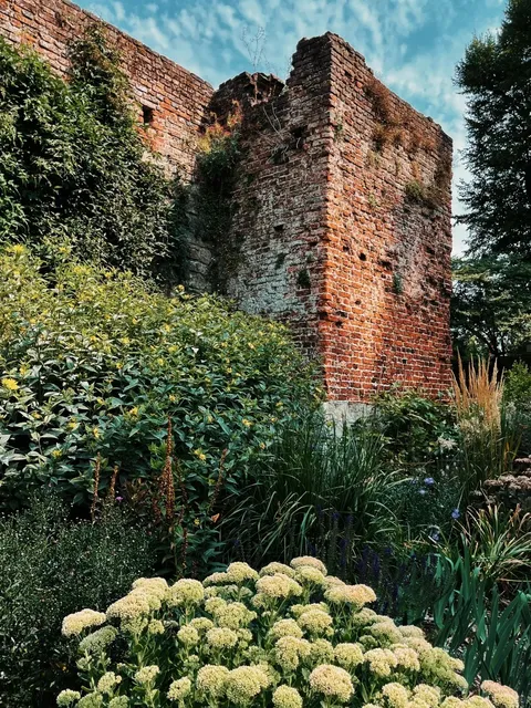 Catch the Last Glow of London Summer at Eltham Palace! 🌿🏰  