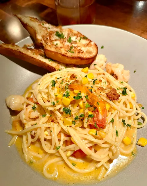 🍽️ This Restaurant is Vancouver's Go-To Safe Bet for Western Cuisine 