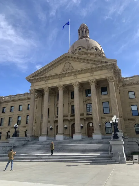 🏰✨ Edmonton's Heartbeat: The Legislative Assembly 🌸🏛️