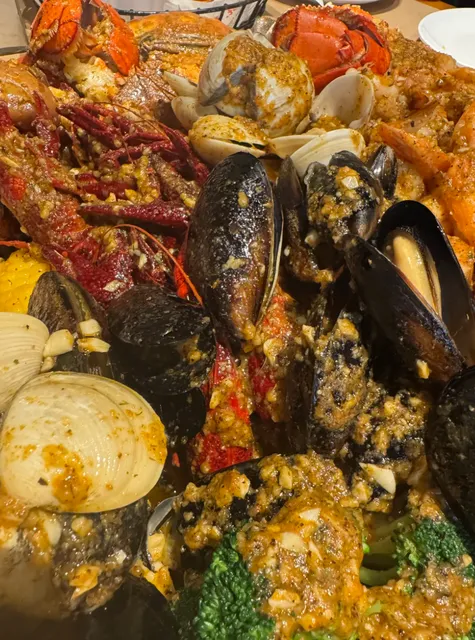 🔥 This Fiery Crab seafood place is absolutely INSANE! 🦞