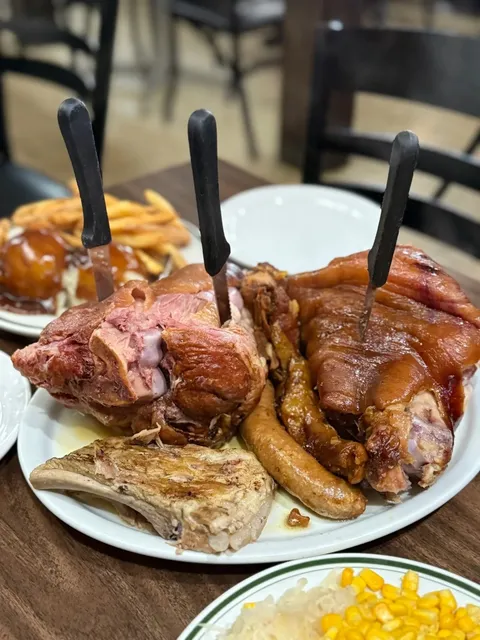 🇨🇦 The German pork knuckle set in Waterloo is absolutely massive! 😱