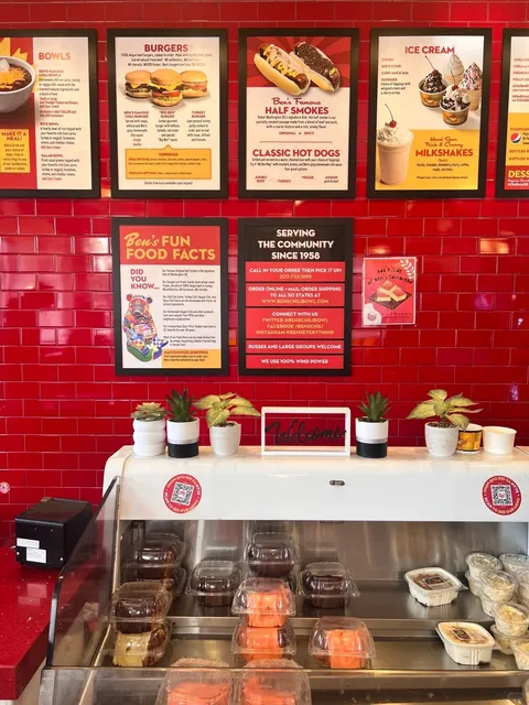 🇺🇸 Must-Try Food in Washington DC – Ben’s Chili Bowl 🌭