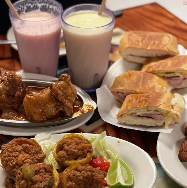 Miami's South Beach Cuban Staple｜Puerto Sagua's Oxtail Magic 