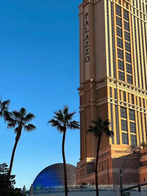 Las Vegas Cosmo｜The Enchanting Nightscape of The Cosmopolitan