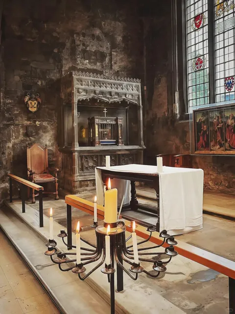 🇬🇧 ​​London's Living History: Exploring a 1,300-Year-Old Church​​ ⛪