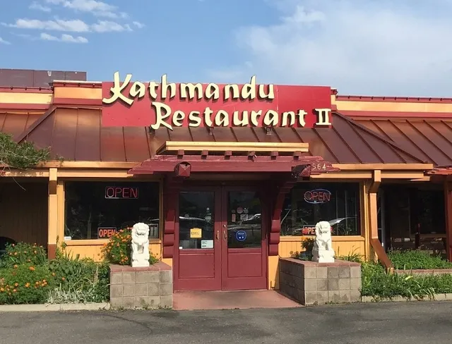 Boulder: Late-Night Eatery and Flavorful Buffet