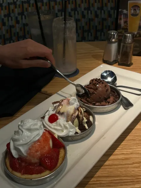 LA｜My Favorite Dessert: BJ's Pizookie 🍪🍦