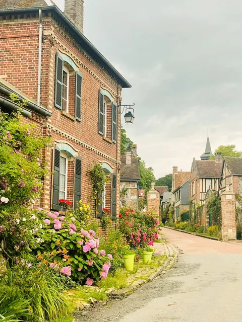 Recommendation for Paris Suburbs | Rose Town Gerberoy 🌹🏰