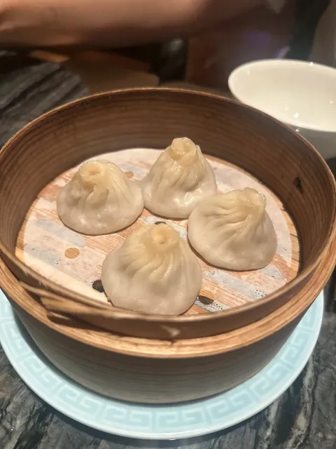 Mott 32 — Vibe on Point, I'd Return Just for This Dessert 🌹🍨