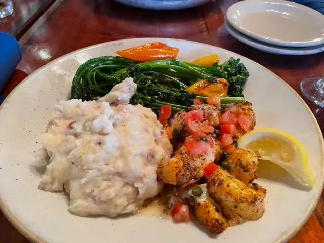 Scenic Views & Delicious Food! 🎡🌊🍽️