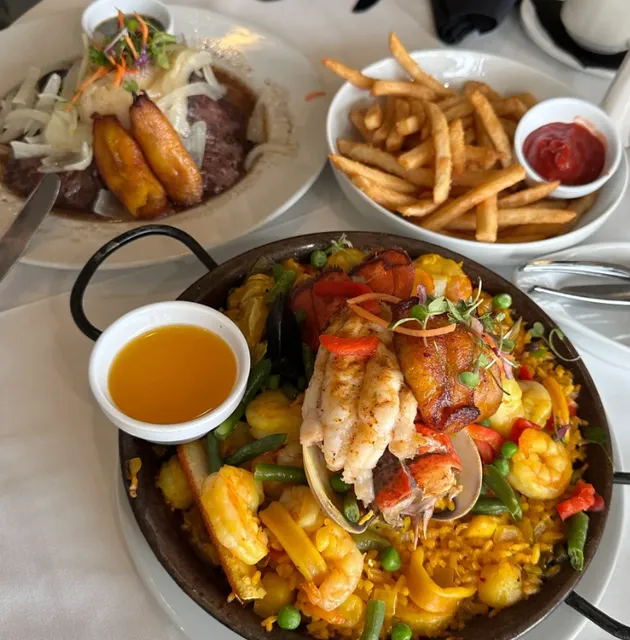 🦜 Pomona's Cuban Hideaway｜Coco Palm's Parrots & City Lights