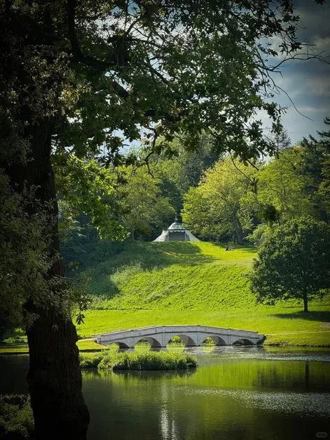 🇬🇧 This Time at Painshill, We Explored the Crystal Grotto!