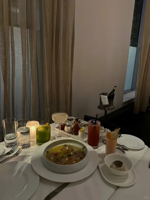 🍽️ Ostra - When a "Free Dinner" Turns into an Unforgettable Feast! 🐽