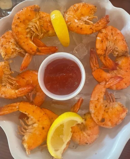  A Classic Dining Experience by the Water