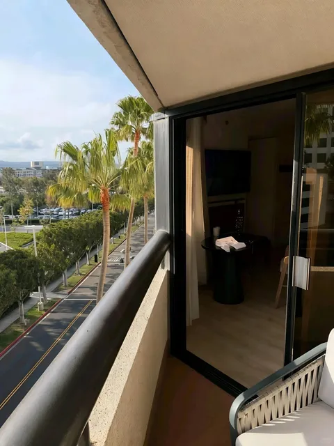 The Irvine Hotel I’ll Keep Booking as Long as It Stays Open! 🏨💥