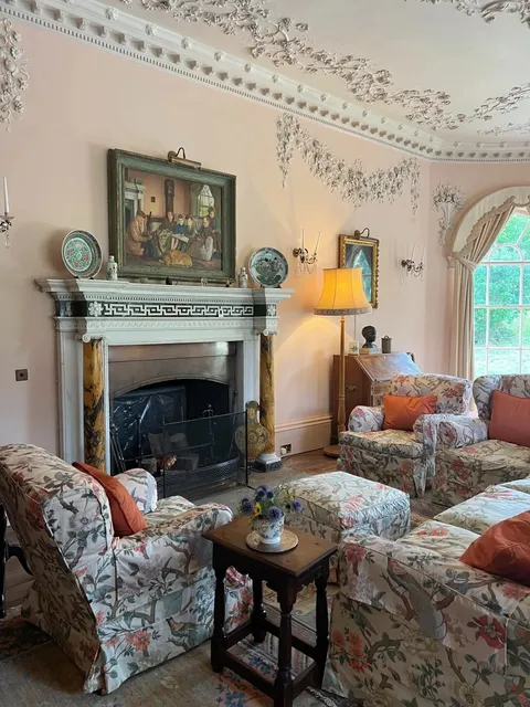 🇬🇧 A Hidden Gem Near London: The Gentle Charm of Greys Court 🏰✨  