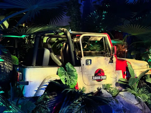 ​​🇬🇧 London: An Incredible Jurassic Park Experience​​