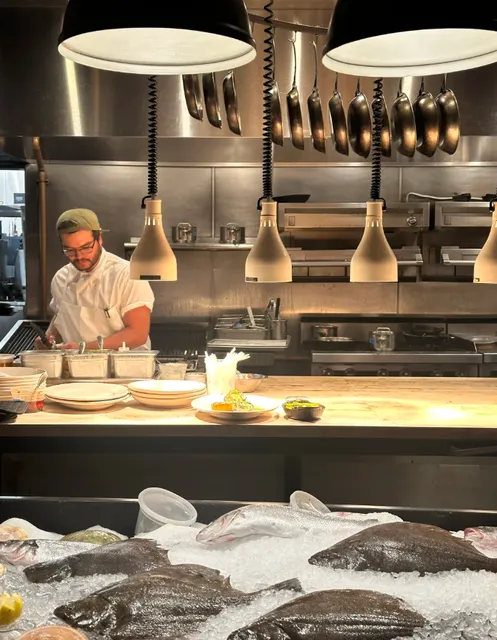 Portland’s Seafood Star 🦪 Scales: Locals’ Go-To for Dock-Fresh Flavor