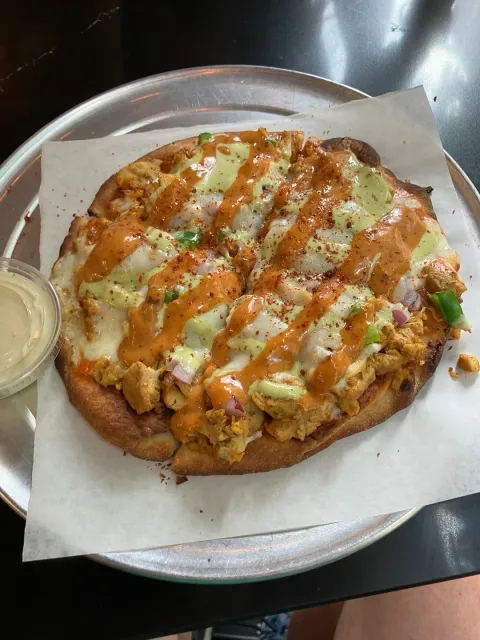 🫓 Delicious Naan Pizza – A Flavorful Surprise! 🍕✨